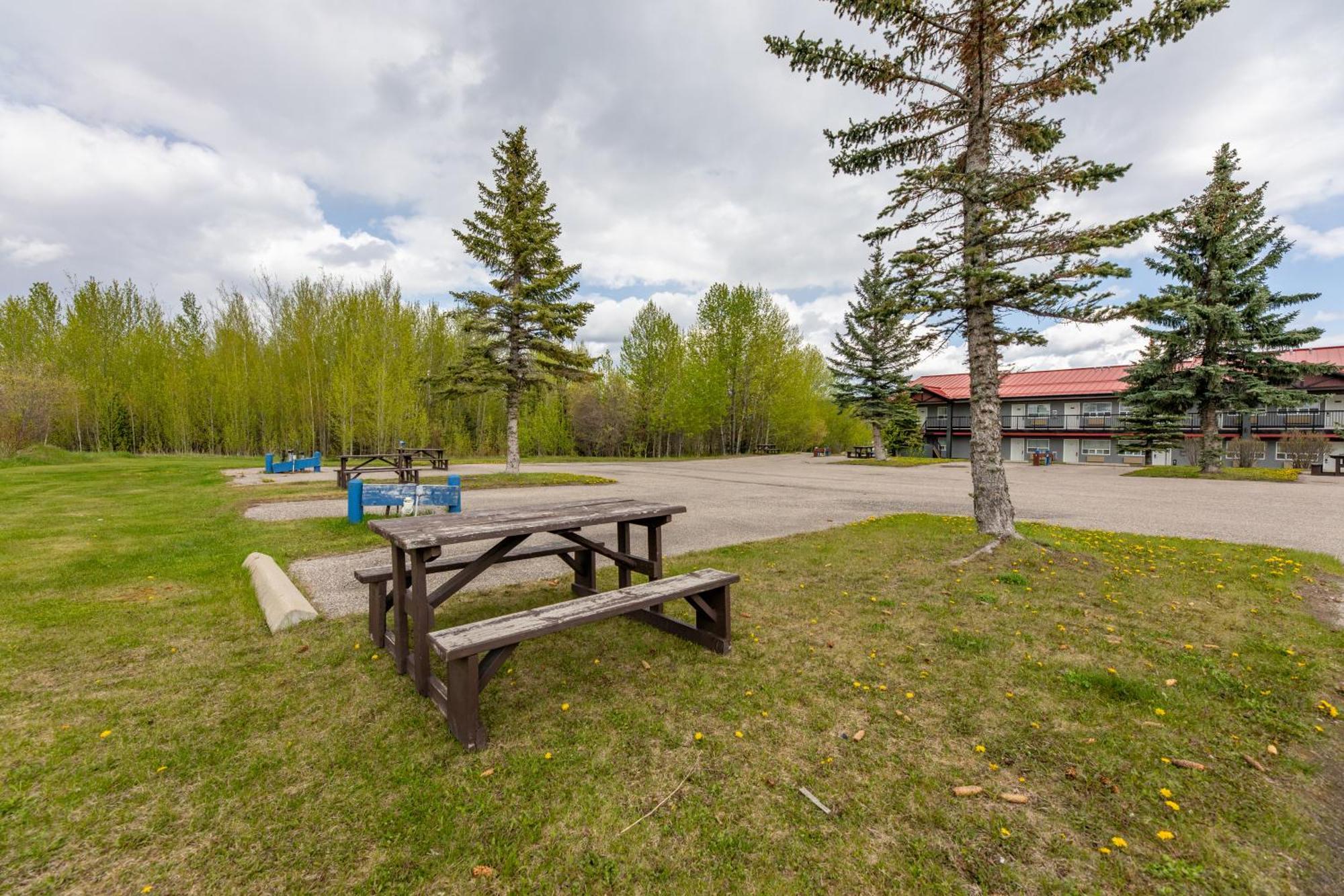 The Kanata By Bcminns - Hinton Bagian luar foto
