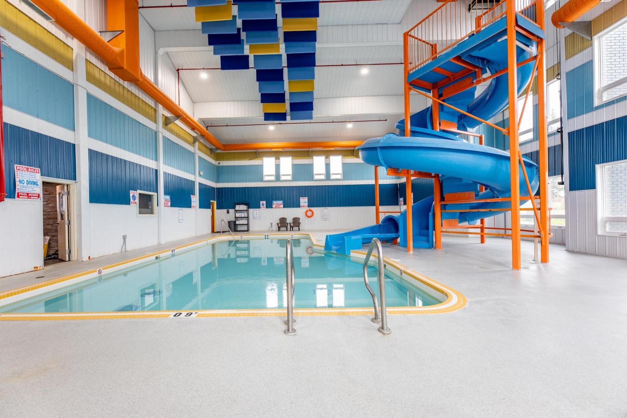 The Kanata By Bcminns - Hinton Bagian luar foto
