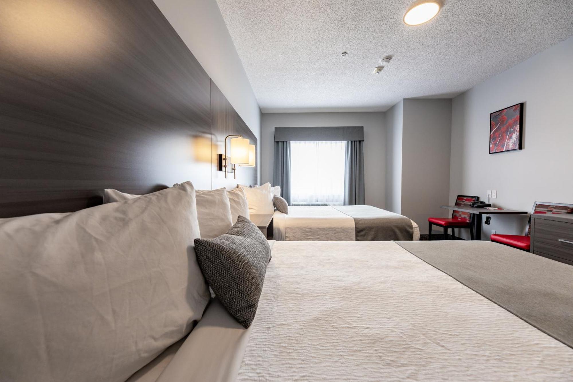 The Kanata By Bcminns - Hinton Bagian luar foto