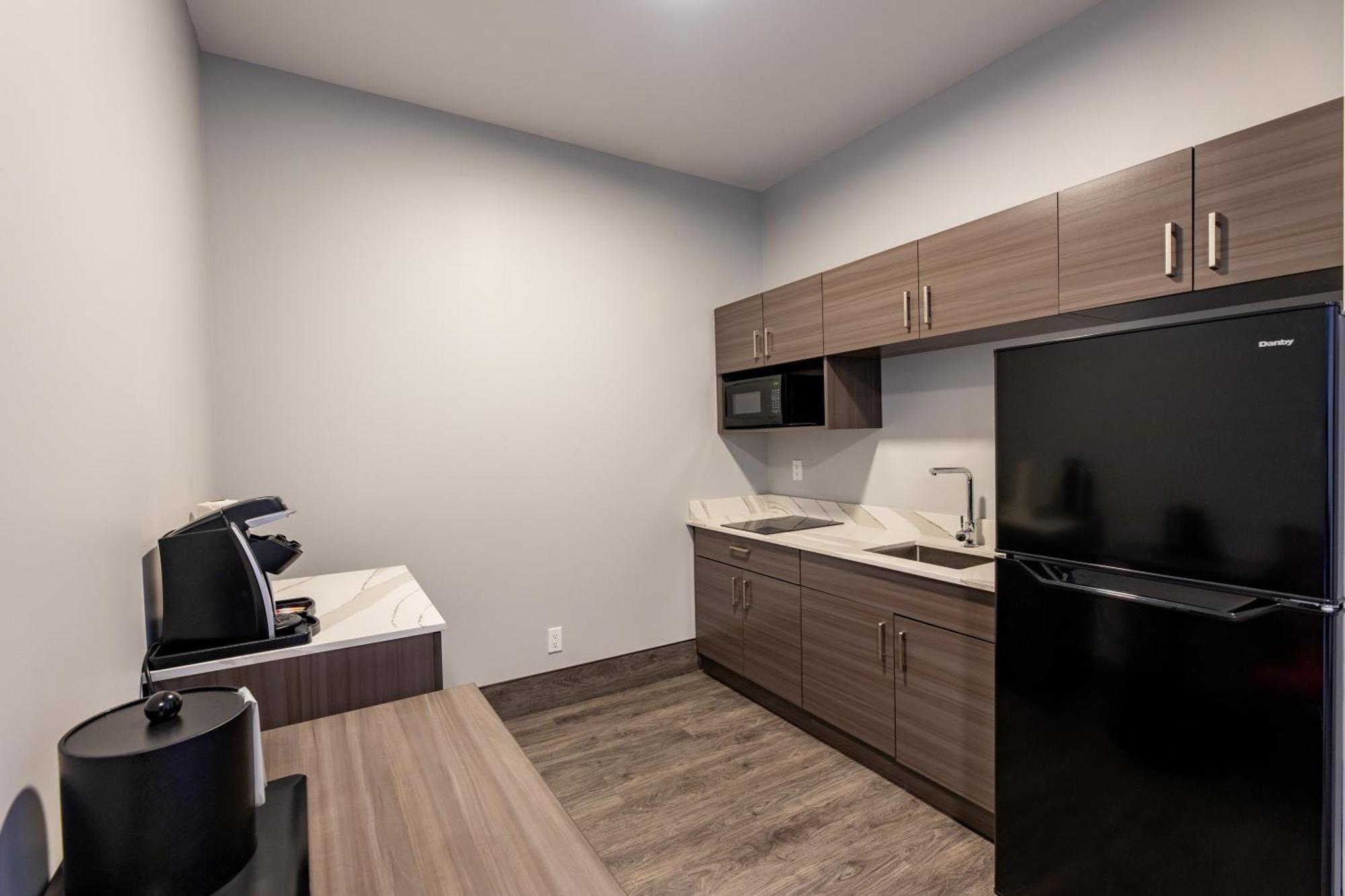 The Kanata By Bcminns - Hinton Bagian luar foto