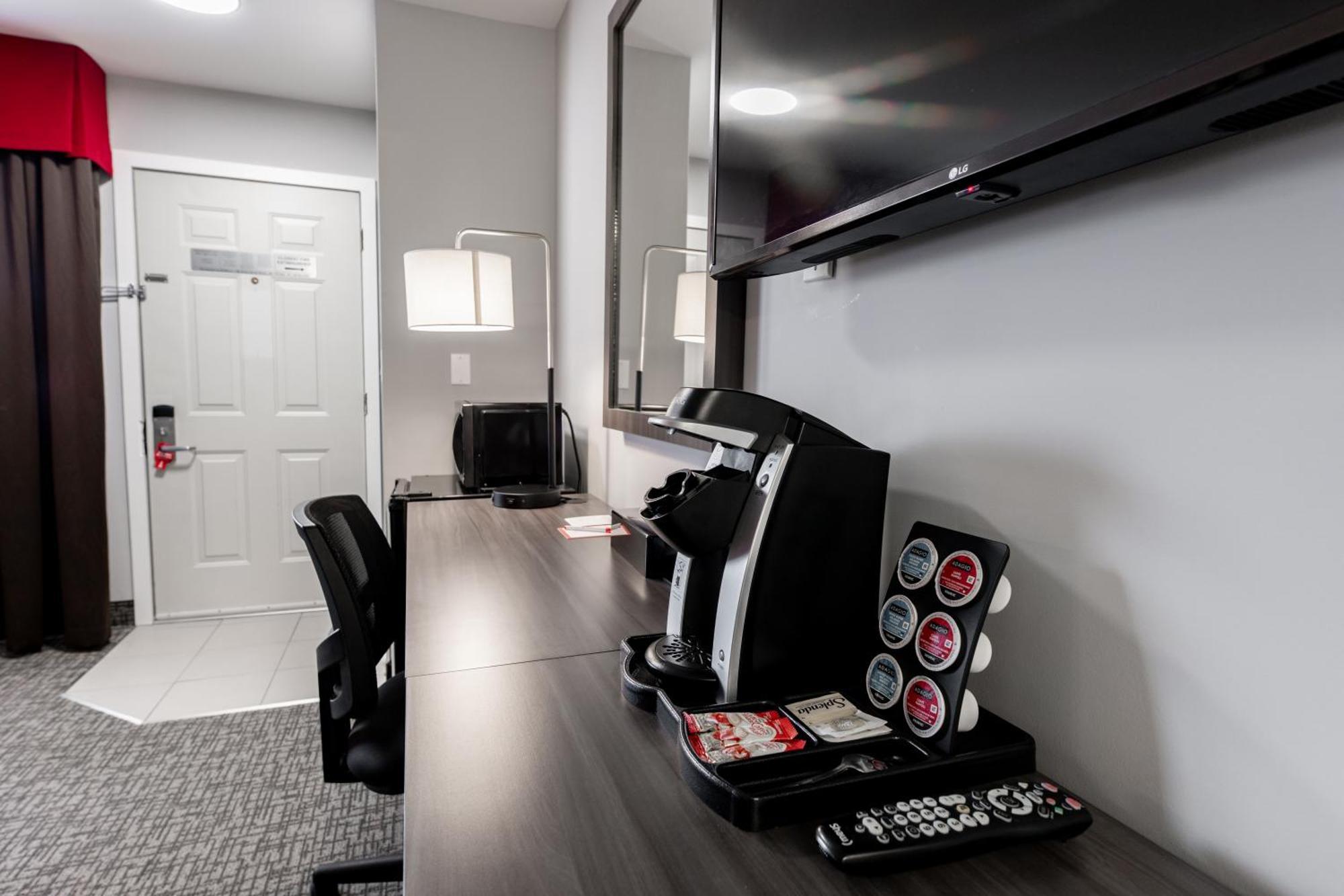 The Kanata By Bcminns - Hinton Bagian luar foto