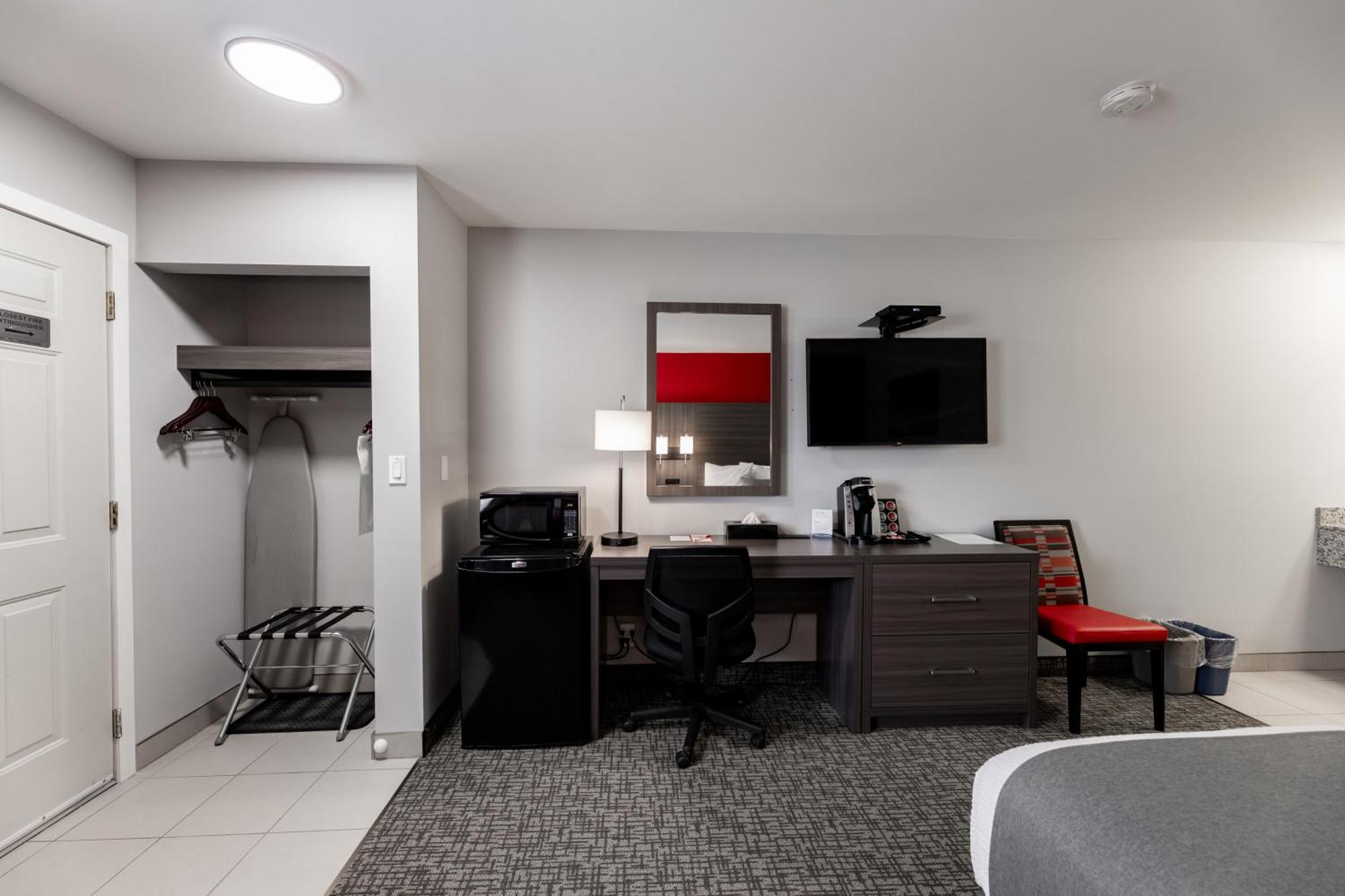 The Kanata By Bcminns - Hinton Bagian luar foto