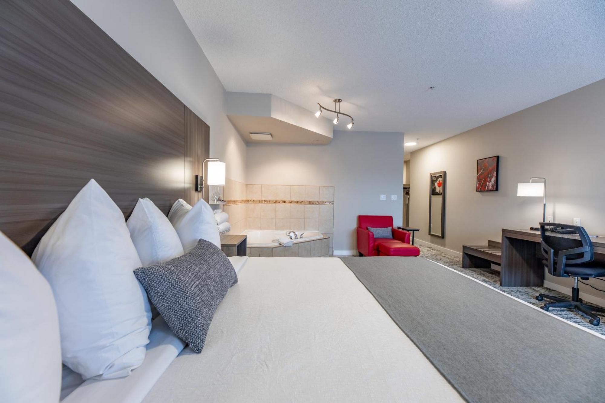 The Kanata By Bcminns - Hinton Bagian luar foto