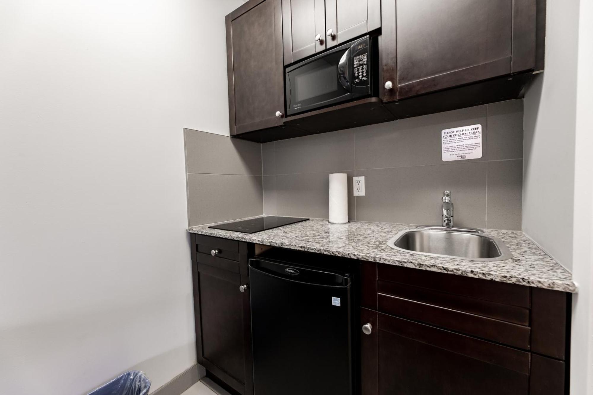 The Kanata By Bcminns - Hinton Bagian luar foto