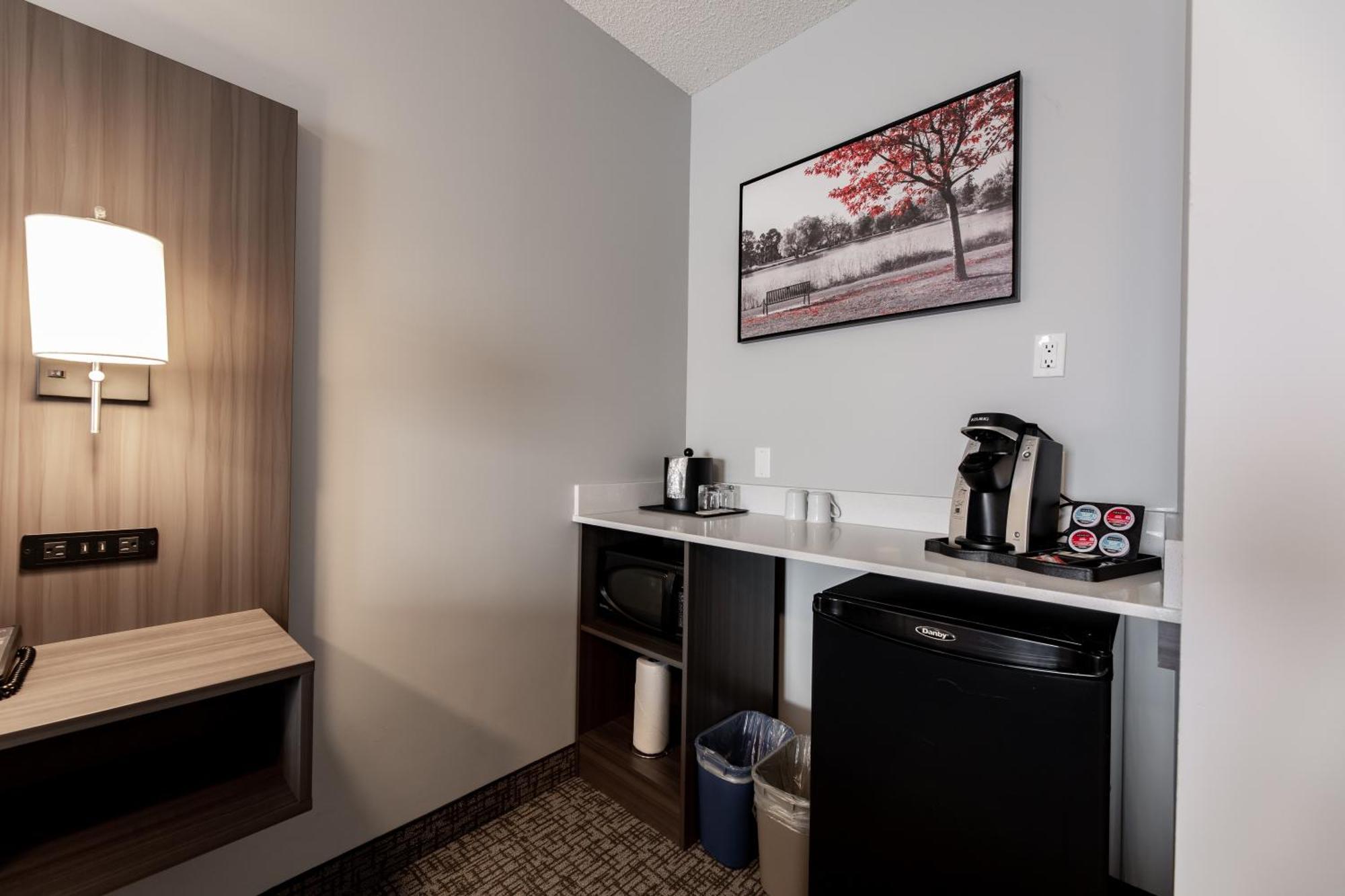 The Kanata By Bcminns - Hinton Bagian luar foto