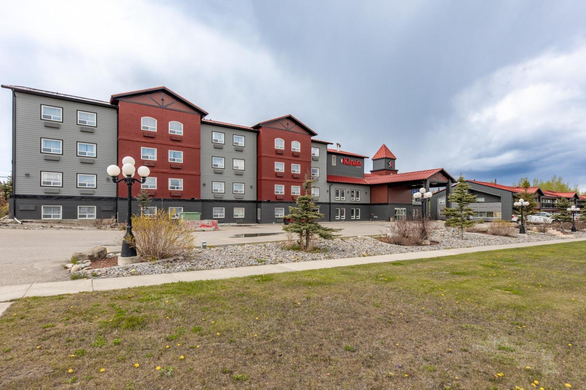 The Kanata By Bcminns - Hinton Bagian luar foto