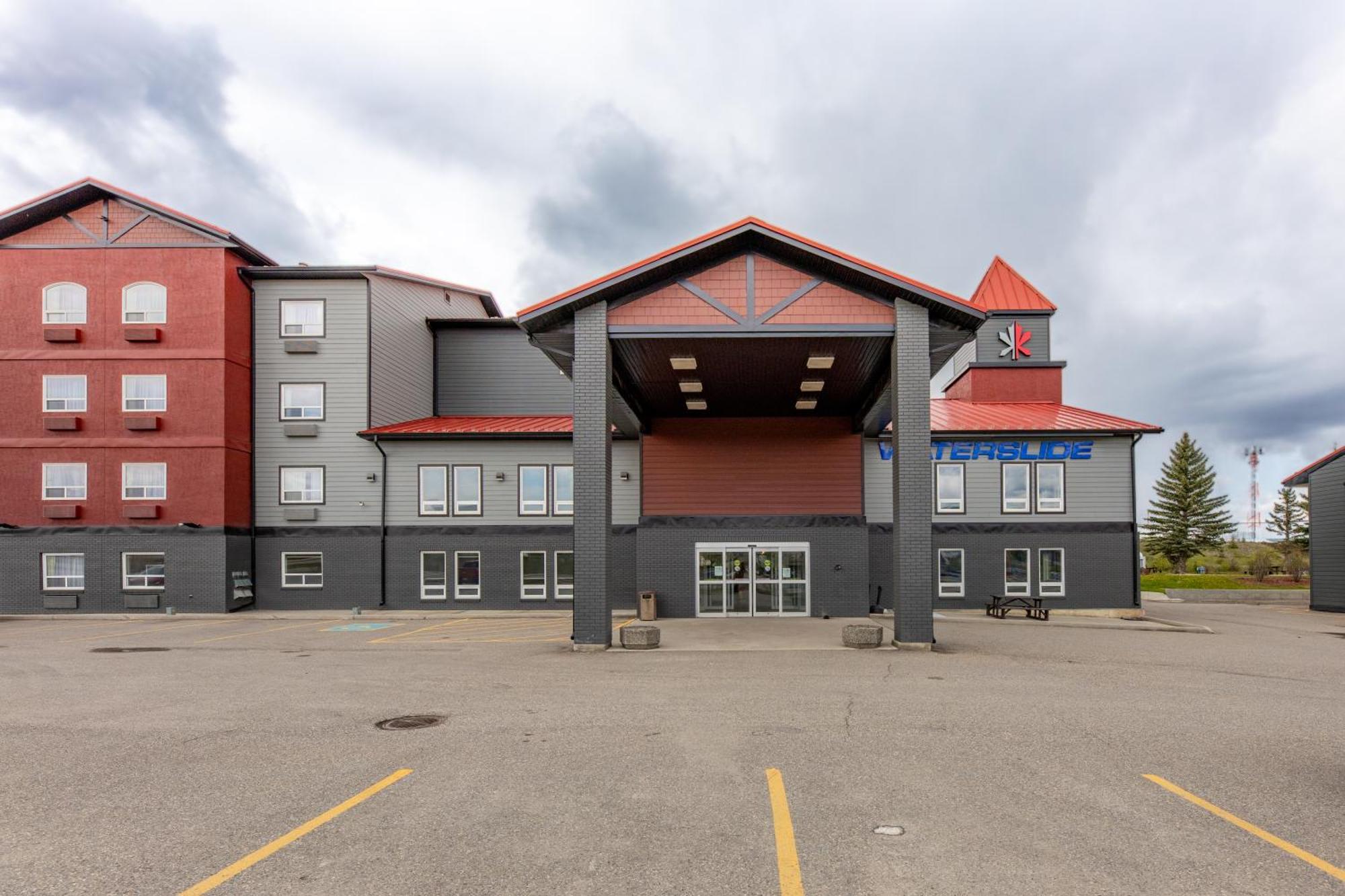 The Kanata By Bcminns - Hinton Bagian luar foto
